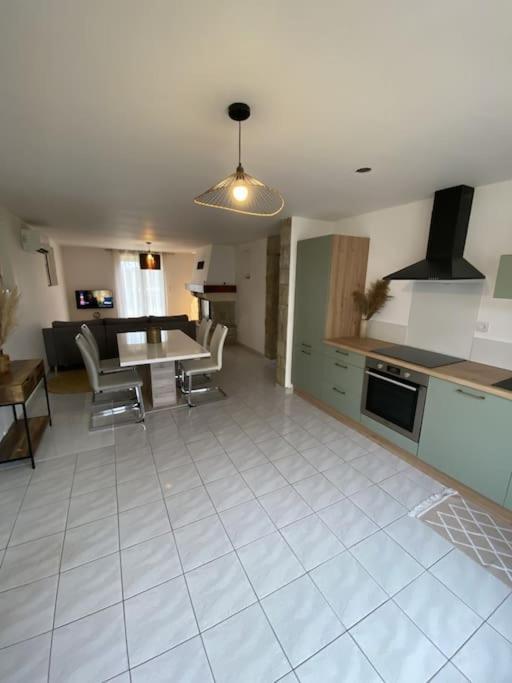 Appartement Tout Equipe 2 Chambres + Jardin Saix  Kültér fotó